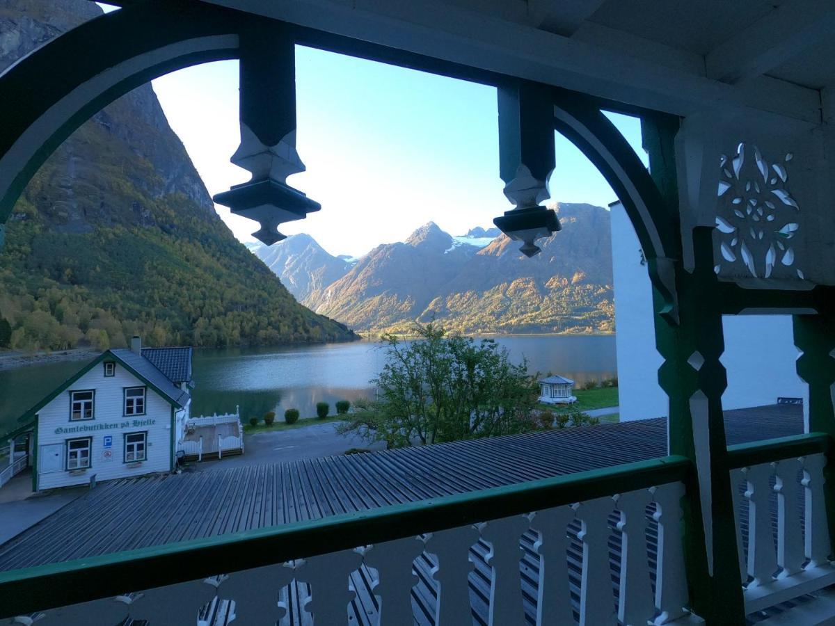 Hjelle Hotel Екстериор снимка