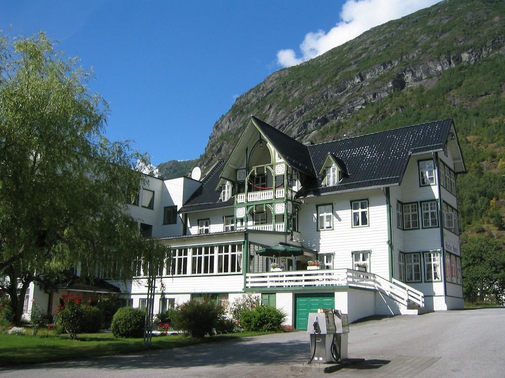 Hjelle Hotel Екстериор снимка