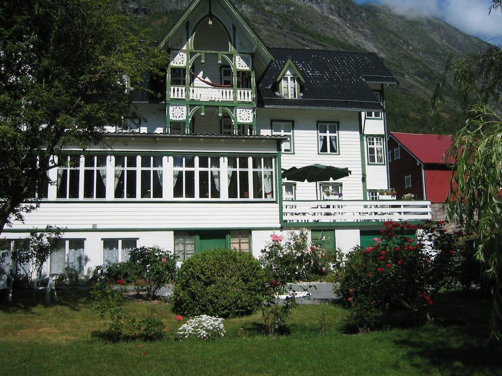 Hjelle Hotel Екстериор снимка