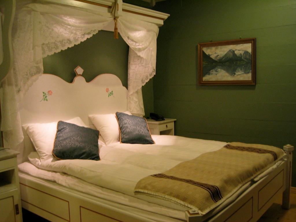 Hjelle Hotel Екстериор снимка