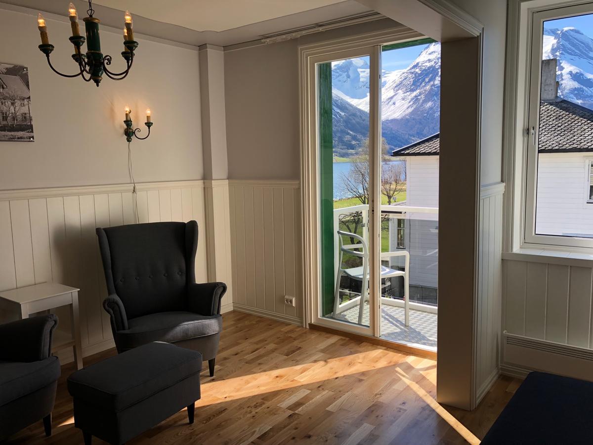 Hjelle Hotel Екстериор снимка